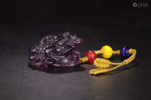 A PURPLE CRYSTAL SHAPED LUCKY FROG ORNAMENT