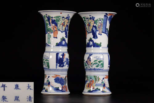 A PAIR OF KANGXI MARK B&W COLORFUL FIGURE PATTERN PORCELAIN VASES