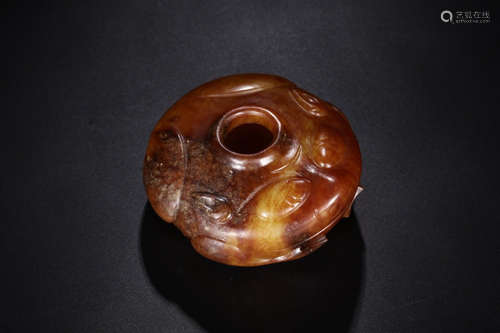 A HETIAN JADE CARVED GOLDEN FROG PATTERN PEN WASHER