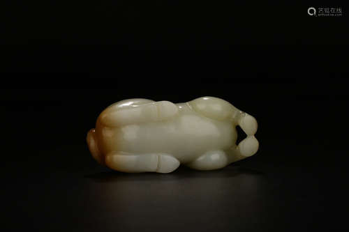 A HETIAN JADE HORSE ORNAMENT