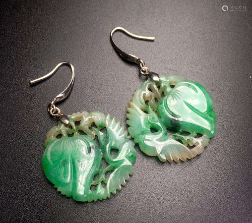 A PAIR OF CRANE PATTERN EARRINGS