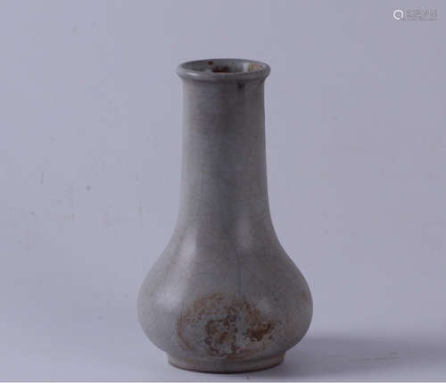 A GE-YAO LONG NECK VASE