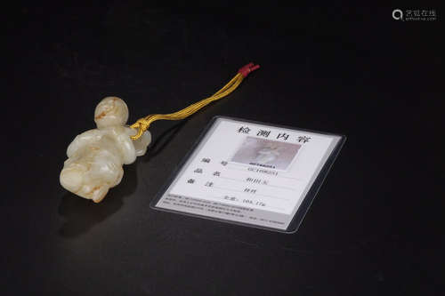 A HETIAN JADE SHAPED FIGURE ORNAMENT