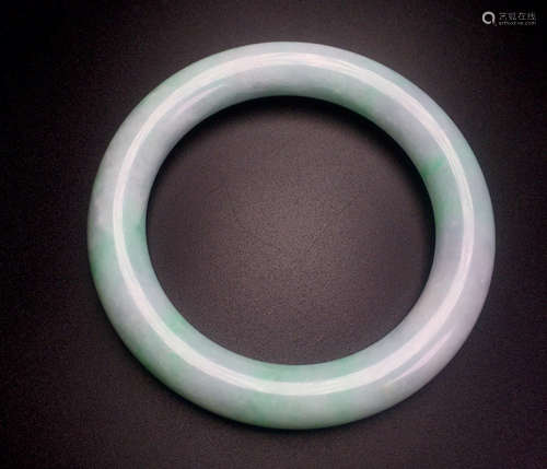 A WAXY JADEITE BANGLE