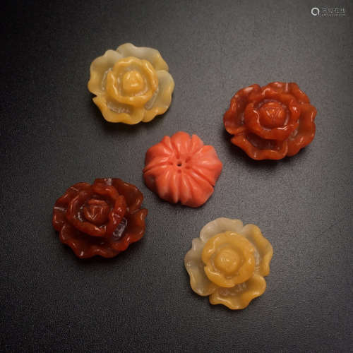 A SET OF FLORAL PENDANT MADE OF RED&YELLOW JADEITE &MOMO CORAL