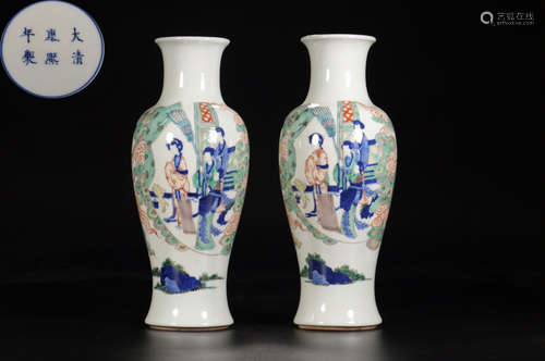 A PAIR OF COLORFUL PORCELAIN VASES PAINTED FIGURE PATTERN