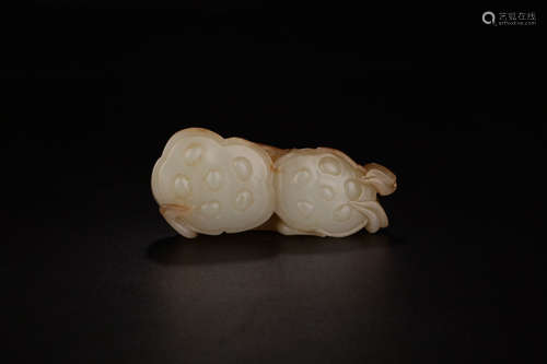 A HETIAN JADE SHAPED LOTUS ROOT ORNAMENT