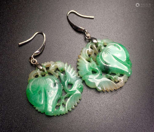 A PAIR OF JADEITE EARRING