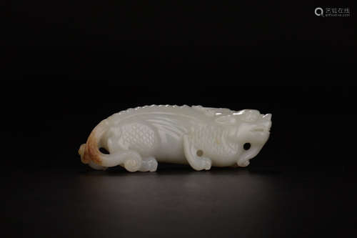 A HETIAN JADE SHAPED BEAST ORNAMENT