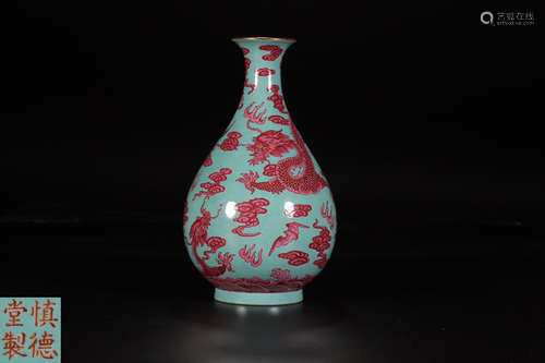 A SHENDETANG MARK GREEN GLAZE PAINTED DRAGON PATTERN VASE