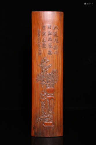 A BAMBOO CARVED FLORAL PATTERN ORNAMENT
