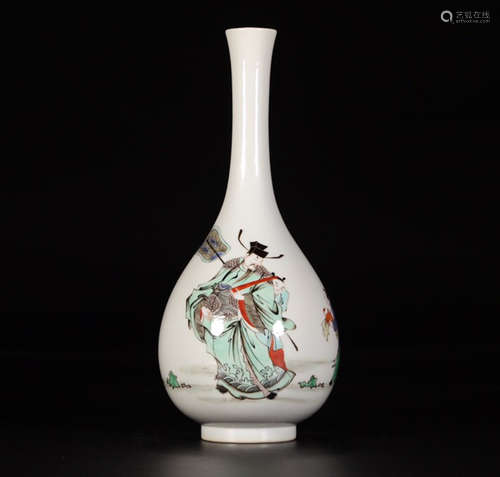 A COLORFUL HISTORICAL PORCELAIN VASE WITH KANGXI MARKING