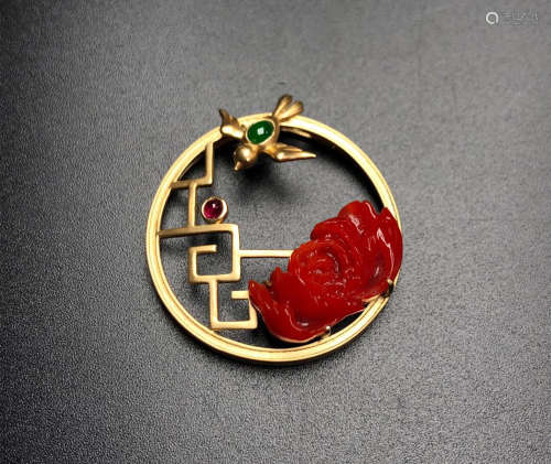 AN AKA RED CORAL WITH 18K GOLD BROOCH