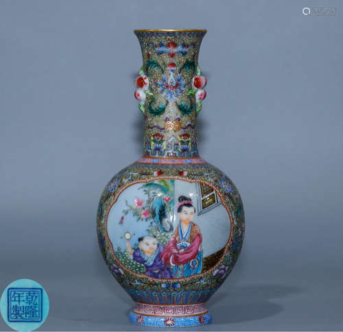 A FAMILLE-ROSE FIGURE PATTERN BOTTLE VASE