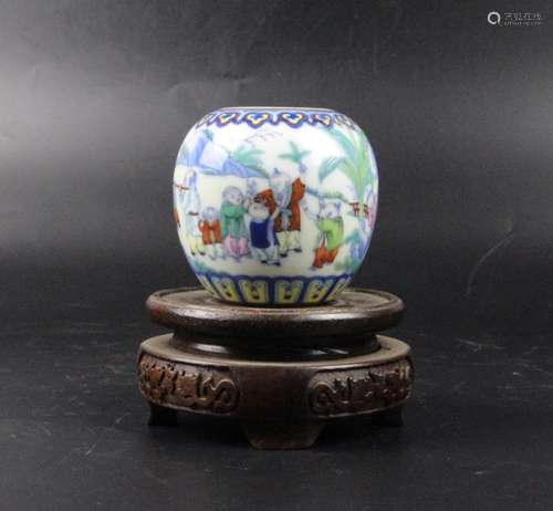 A FAMILLE ROSE JAR, QIANLONG MARK