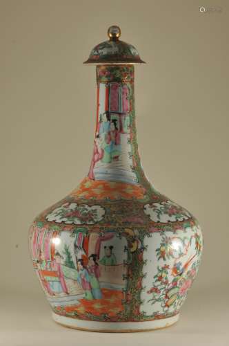 Porcelain covered bottle. China. 19th century. Rose Medallion ware. 15