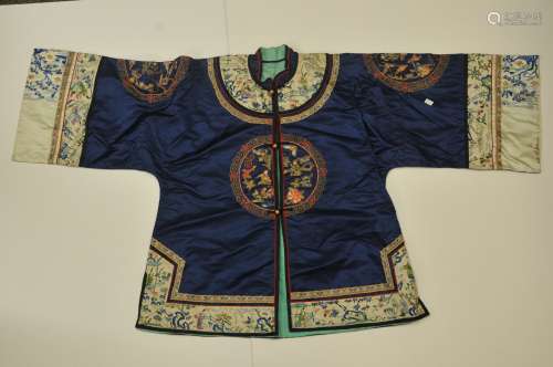 Embroidered silk woman's jacket. China. Early 20th century. Blue ground.