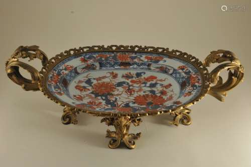 Oval porcelain platter. Chinese Imari palette colours. 18th/19th century. Ormulu mountings. 16