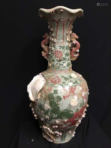 A Green and Red Glaze Porcelain Vase