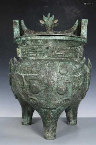 A Bronze Ritual Tripot Food Vessel