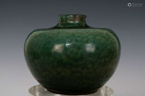 A Green Glaze Porcelain Jar