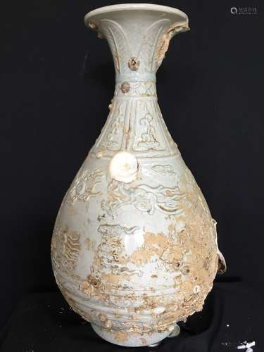 A Celadon Glaze Porcelain Vase