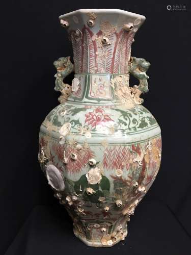 A Green and Red Glaze Porcelain Vase