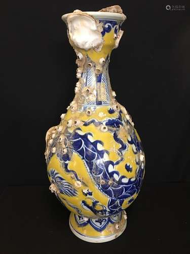 A Blue and Yellow Glaze Porcelain Vase