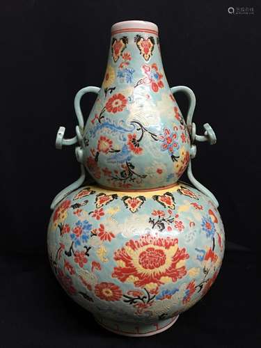 A Famille Rose Porcelain Vase