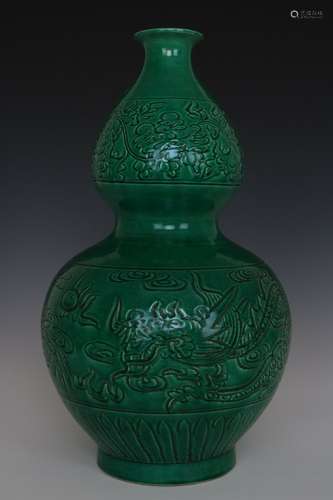 A Green-Glazed Porcelain Vase