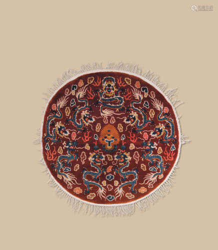 清代（1644-1911） 九龙纹圆毯