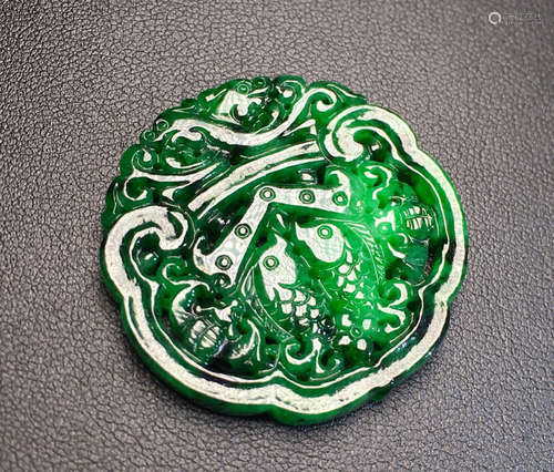 A FLORAL JADEITE PENDANT