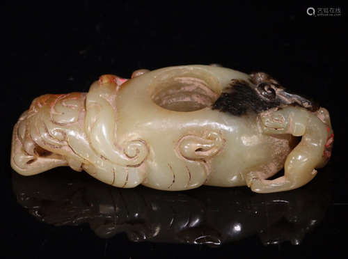 A HETIAN JADE ORNAMENT OF BEAST