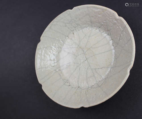 A GLAZE PORCELAIN BOWL