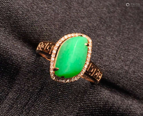 A JADEITE RING WITH 18K GOLD&DIAMOND