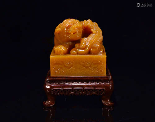 A SHOUSHAN TIANHUANG STONE SEAL OF BEAST