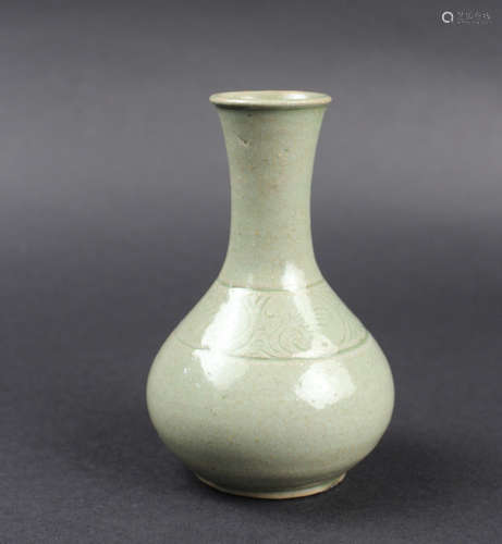 A YUE KILN XUANWEN JADE VASE