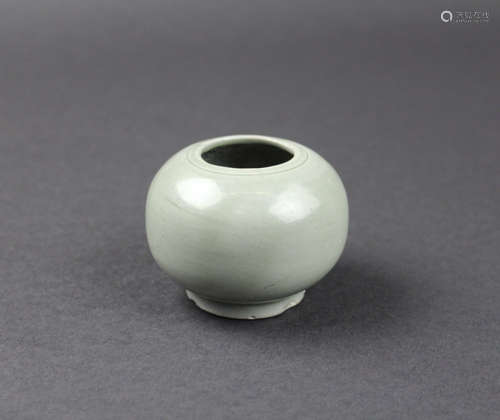 A YUE KILN PROCELAIN POT