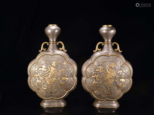 A PAIR OF SILVER VASES EMBEDDED IN GOLD