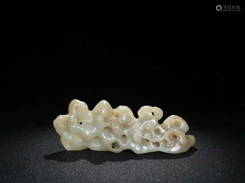 A HETIAN JADE ORNAMENT OF SMALL MOUNTAIN