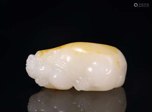 A XINJIANG HETIAN JADE ORNAMENT OF PIXIU