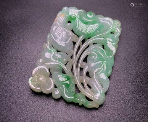 A JADEITE PENDANT WITH FLORAL PATTERN