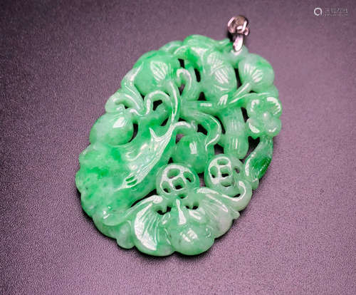 A JADEITE PENDANT WITH CARP PATTERN