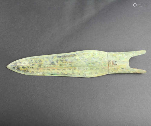 A BRONZE SPEARHEAD