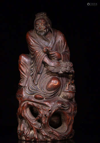 A BAMBOO ORNAMENT OF AN OLD MAN