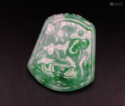 A WAXY JADEITE PENDANT