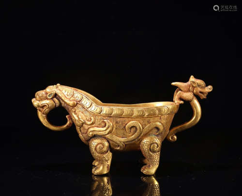 A GILT BRONZE VESSEL WITH DRAGON PATTERNS