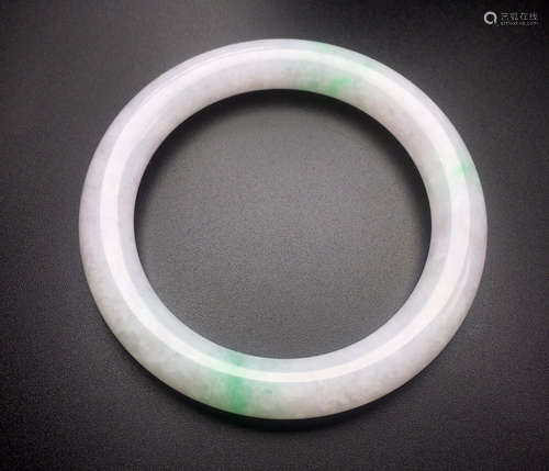 A JADEITE BANGLE