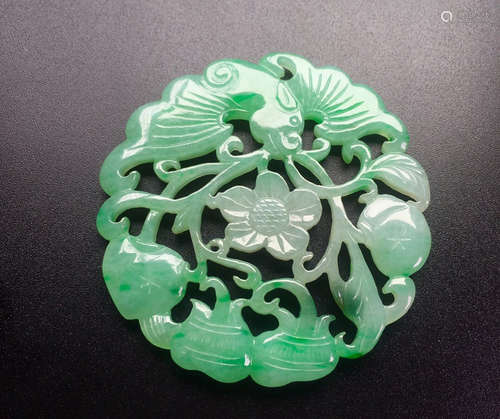 A JADEITE PENDANT WITH FLORAL PATTERN