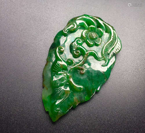 A WAXY JADEITE PENDANT SHAPED LEAF